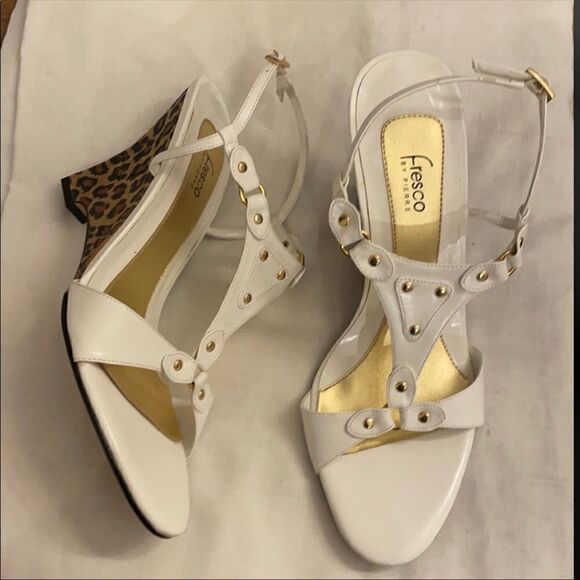 FRESCO BY PIERRE WHITE WITH GOLD STUDS, LEOPARD WEDGE SANDALS.  NEW - Picture 1 of 9